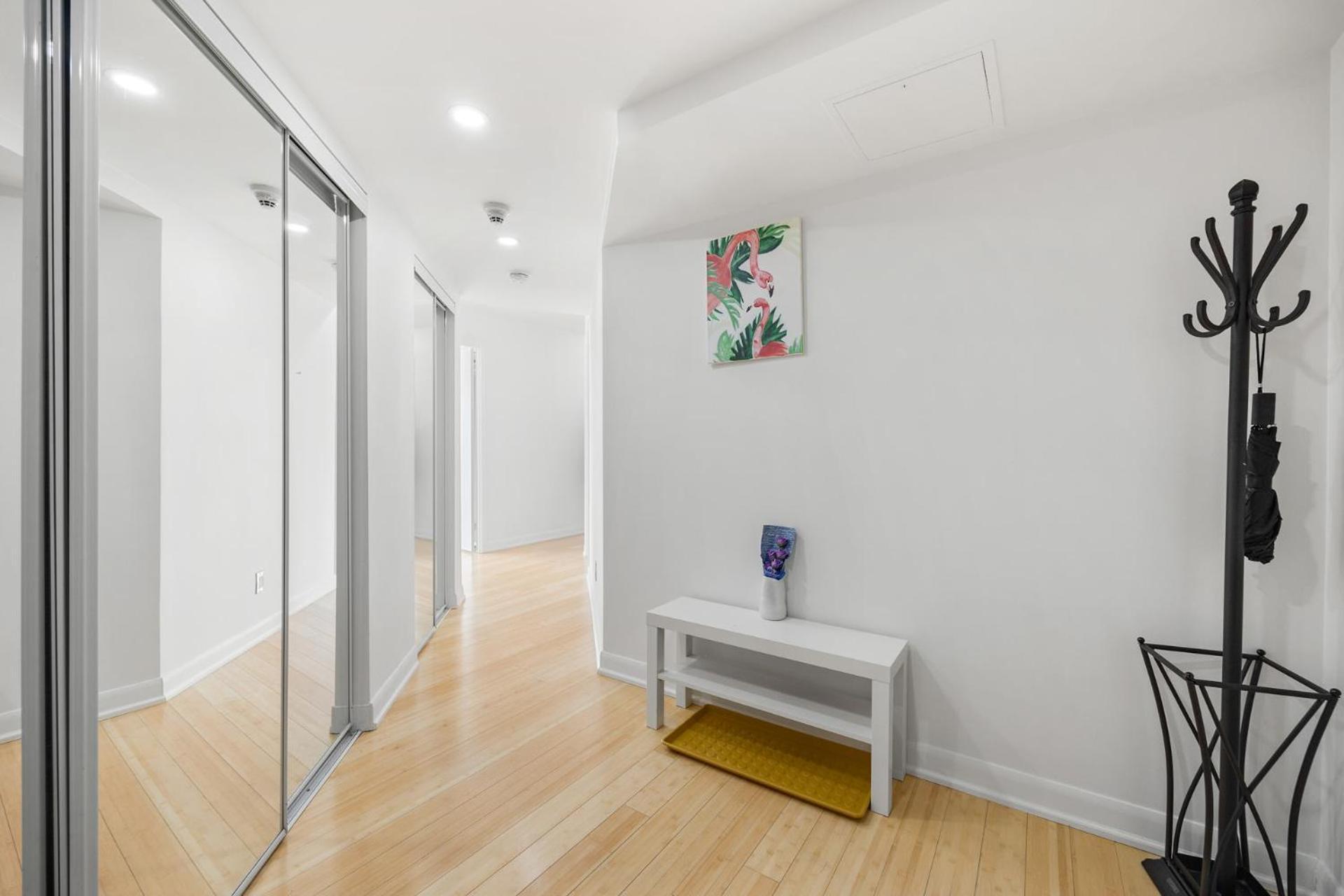 Modern 2-Bedroom Condo W Floor To Ceiling Windows Торонто Экстерьер фото