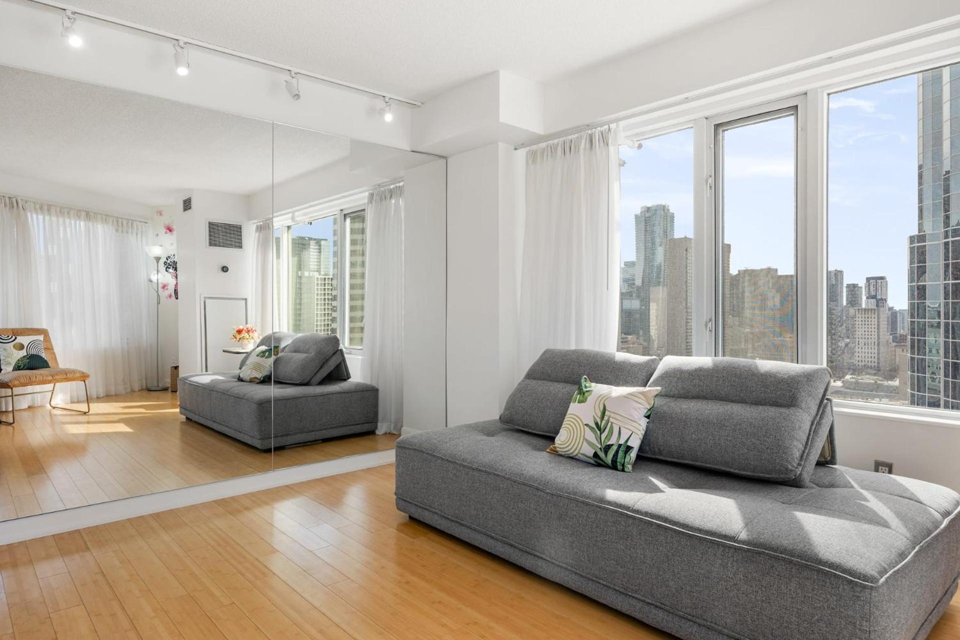 Modern 2-Bedroom Condo W Floor To Ceiling Windows Торонто Экстерьер фото