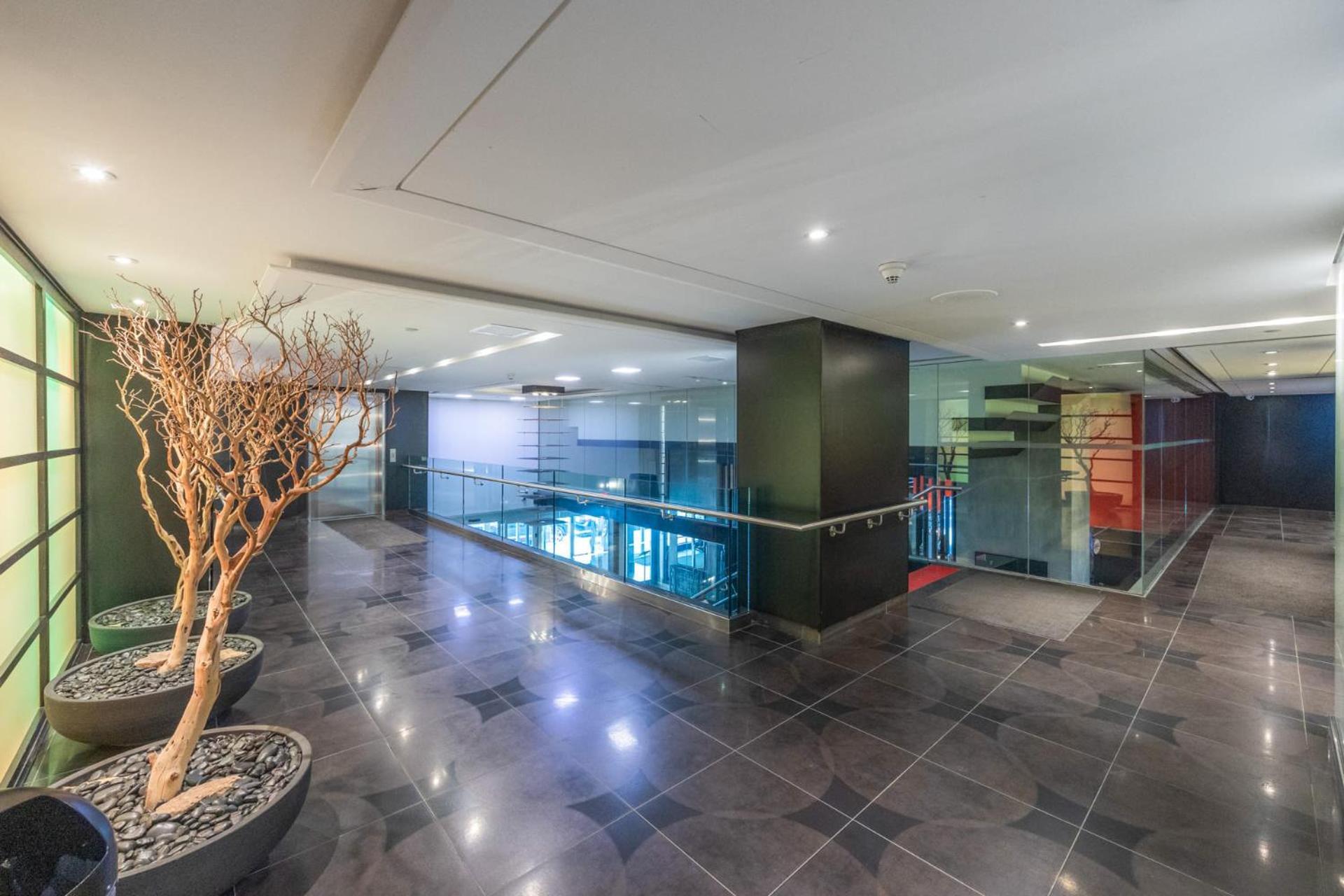 Modern 2-Bedroom Condo W Floor To Ceiling Windows Торонто Экстерьер фото