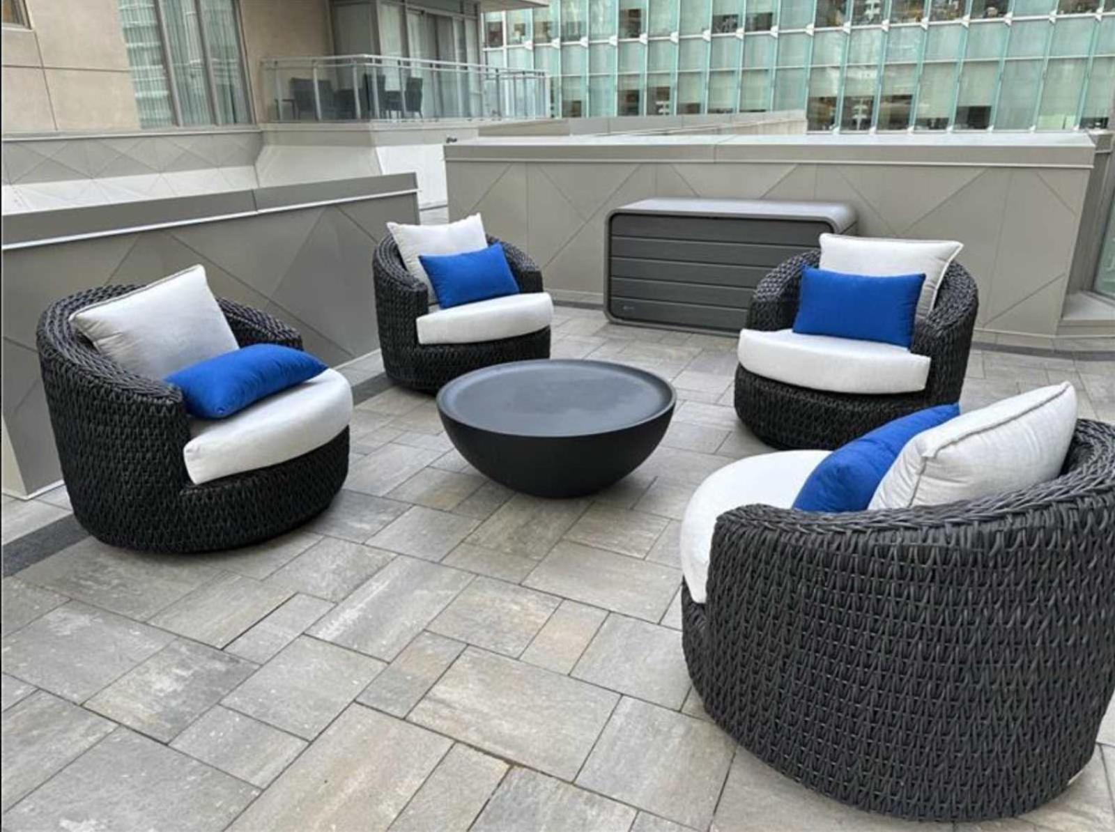 Modern 2-Bedroom Condo W Floor To Ceiling Windows Торонто Экстерьер фото